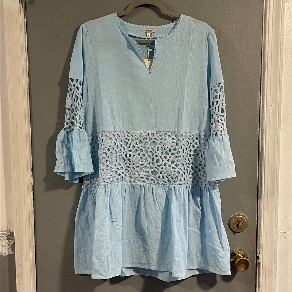Tyler Boe Light Blue Bell Sleeve Chambray‎ Sheath Dress M Crochet Sheer Arm